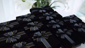 Premium High-grade Material Selected | Customizable Black Velvet Beauty Gift Box 