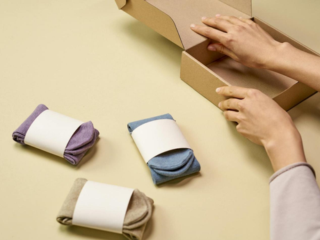 56 custom mailer box packaging.png