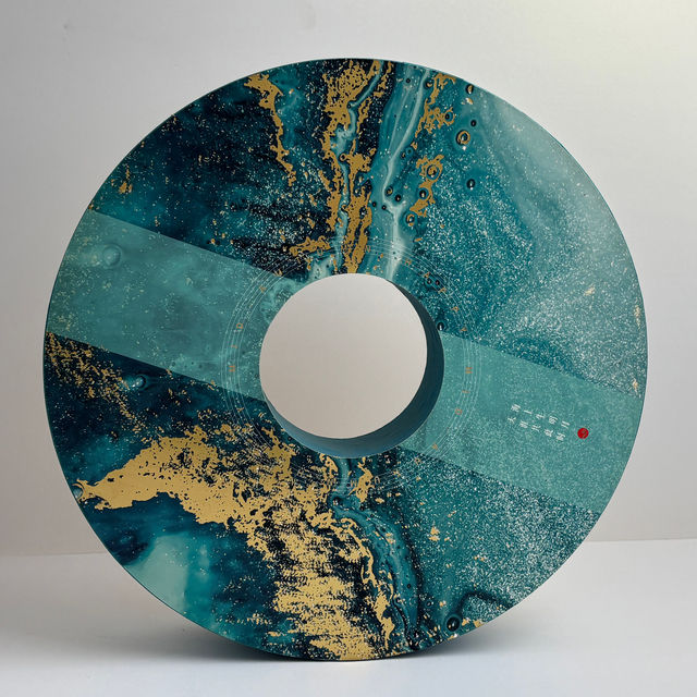 Custom Luxury Round Rigid Gift Box with Gold Foil Stamping